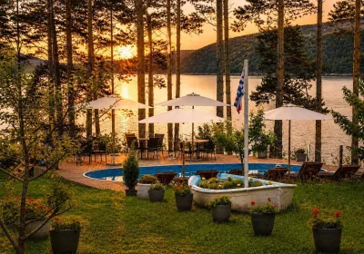 Club Paradise Bay
