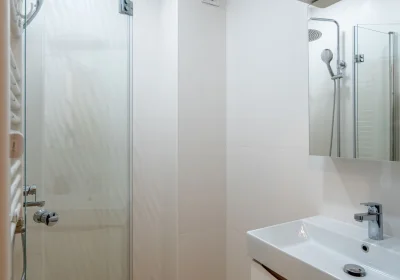 Modern and Calm 2BDRM Apt. in City Centre