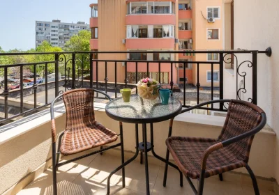  Apartments Flora