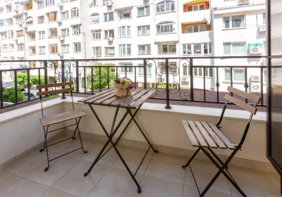  Apartments Flora