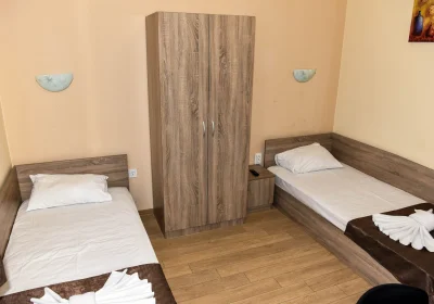 TWAIN APART&ROOMS