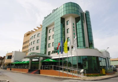 Diplomat Plaza