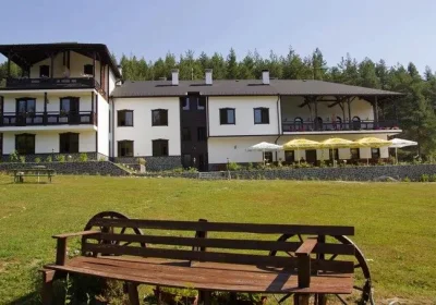 Rusaliite Adventure House