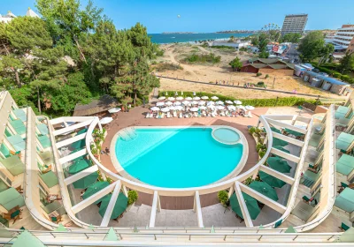 Jeravi Beach Hotel